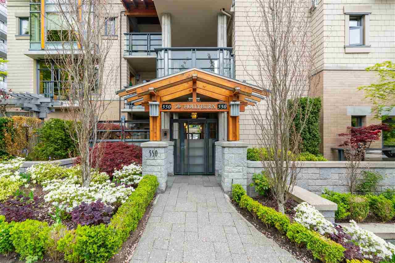 I have sold a property at 203 550 17TH ST in West Vancouver
